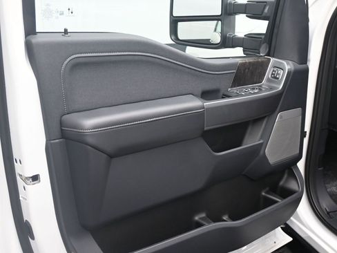 New 2026 Ford F250 Lariat w/ Chrome Package image 13