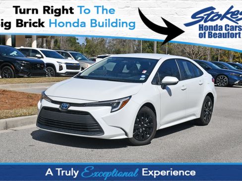 Used 2025 Toyota Corolla LE image 1