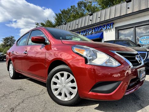 Used 2018 Nissan Versa SV image 1