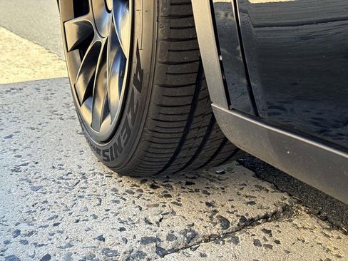 Used 2021 Tesla Model Y Long Range image 16