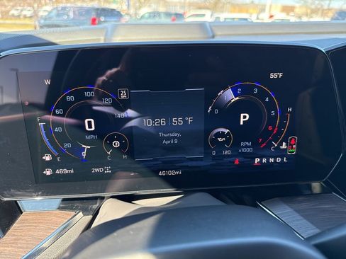 Used 2025 Chevrolet Suburban LT w/ Comfort Package image 9