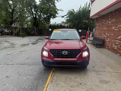 Used 2021 Hyundai Venue SE FWD image 2