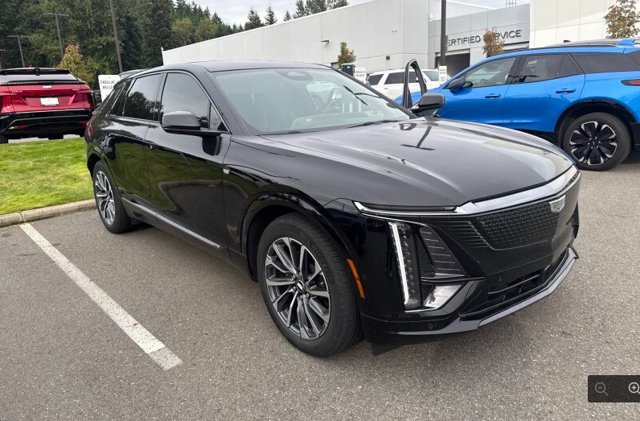 Used 2024 Cadillac Lyriq Sport AWD/4WD image 2
