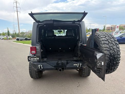 Used 2016 Jeep Wrangler Unlimited Sahara w/ Connectivity Group AWD/4WD image 14