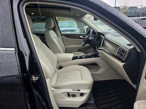 Used 2025 Volkswagen Atlas SEL Premium R-Line AWD/4WD image 12