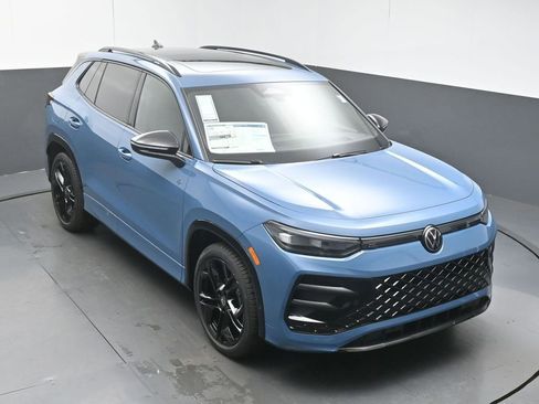 New 2026 Volkswagen Tiguan SE R-Line FWD image 42