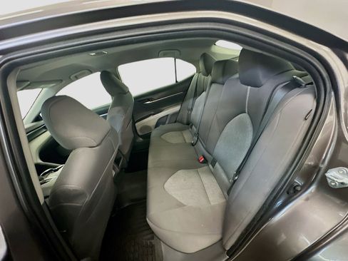 Used 2021 Toyota Camry LE image 29