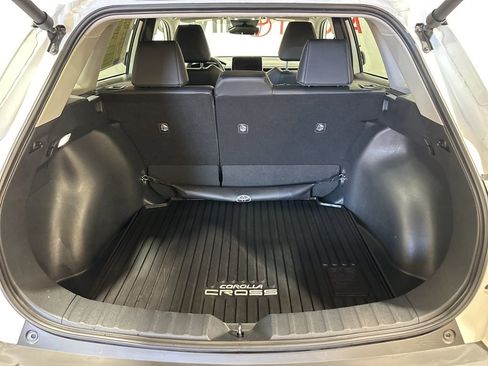 Used 2023 Toyota Corolla Cross XLE w/ Convenience Package image 18