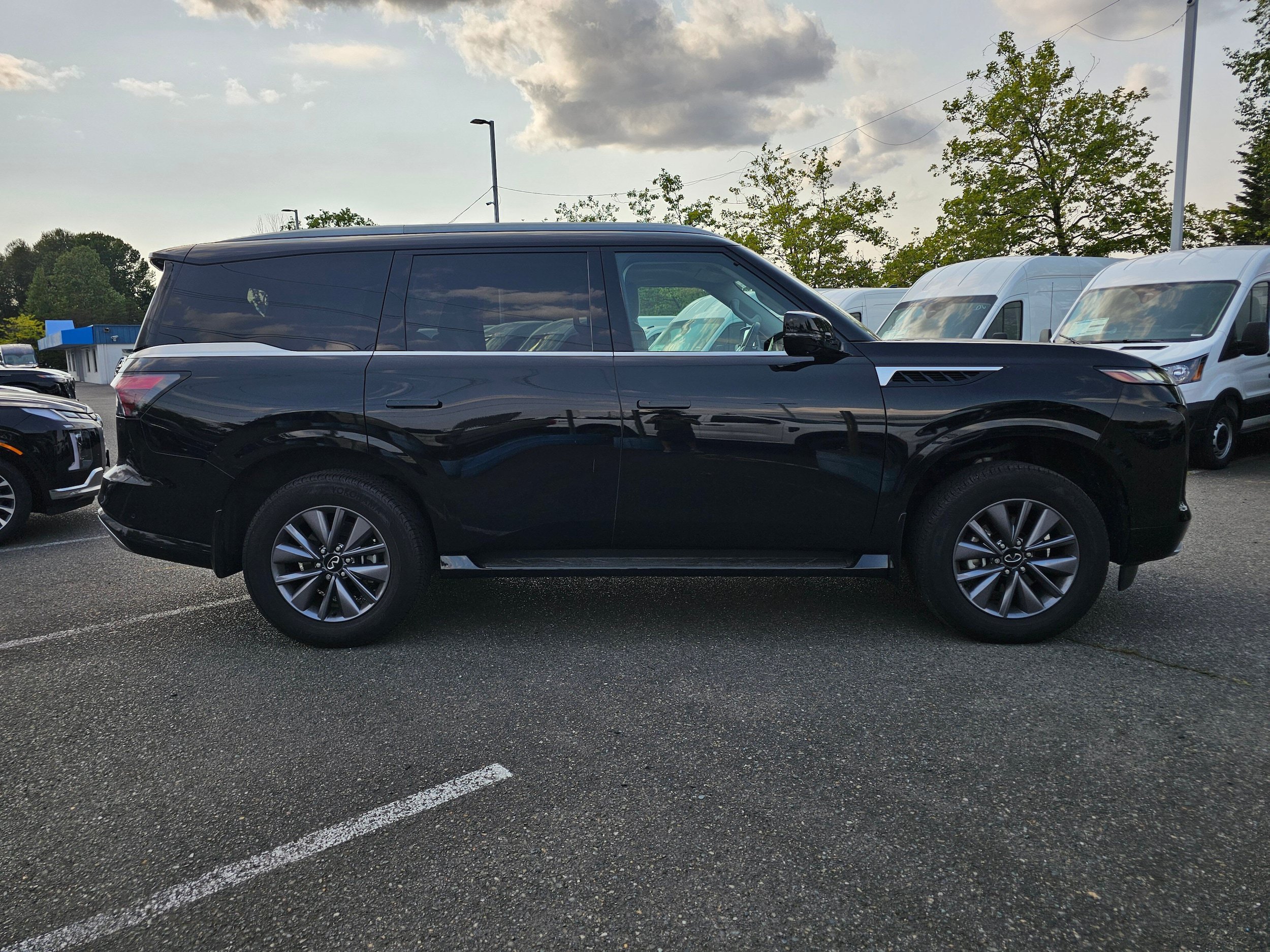 Used 2025 INFINITI QX80 Pure AWD/4WD image 4