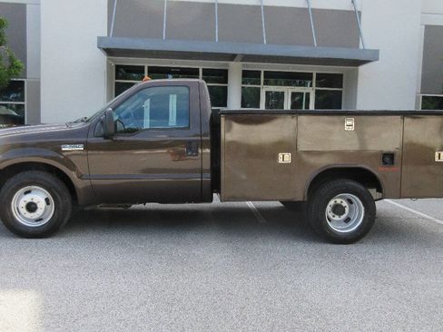 Used 2007 Ford F350 XL image 2