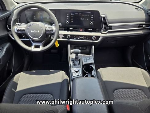 Used 2024 Kia Sportage LX FWD image 12