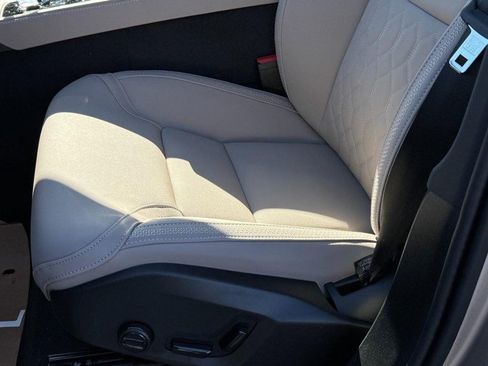 New 2026 Volvo XC90 T8 Plus w/ Protection Package Premier image 15