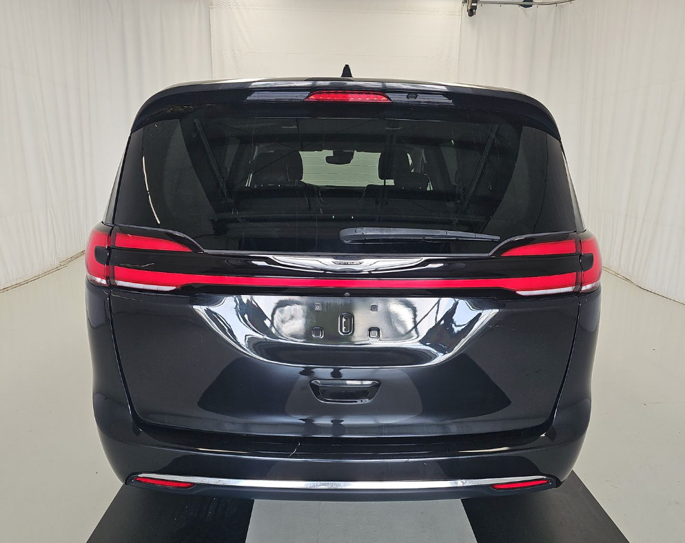 Used 2022 Chrysler Pacifica Touring-L AWD/4WD image 13