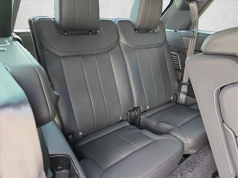 New 2025 Land Rover Range Rover Long Wheelbase SE image 12