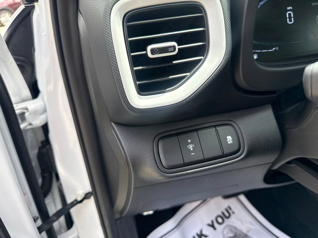 Certified 2024 Hyundai Venue Limited FWD image 14