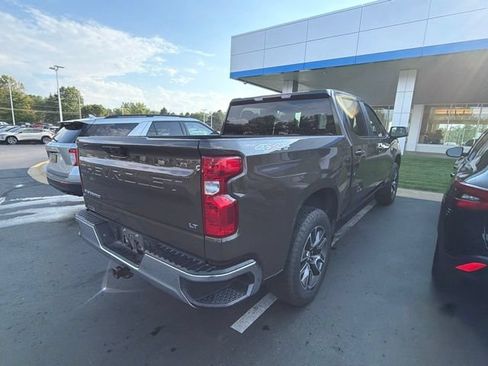 Used 2024 Chevrolet Silverado 1500 LT AWD/4WD image 7