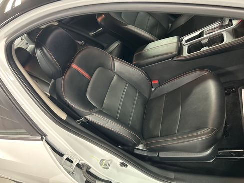 Used 2023 Nissan Sentra SR w/ SR Premium Package FWD image 24