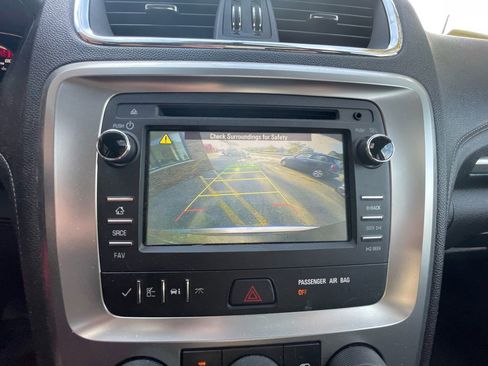 Used 2016 GMC Acadia SLE image 17
