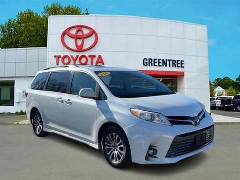 Used 2018 Toyota Sienna XLE w/ XLE Navigation Package image 1
