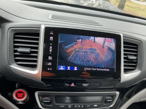 Used 2018 Honda Pilot Touring image 14