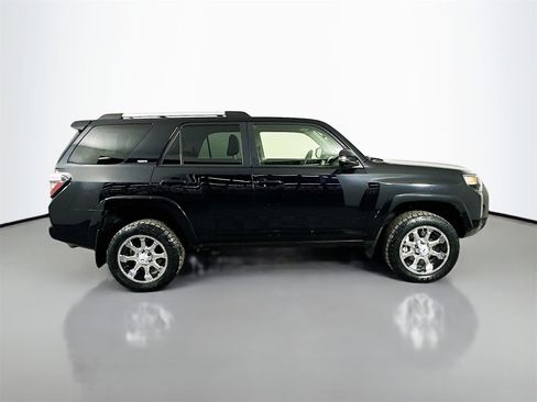 Used 2022 Toyota 4Runner SR5 Premium image 8