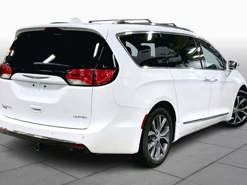 Used 2017 Chrysler Pacifica Limited image 13