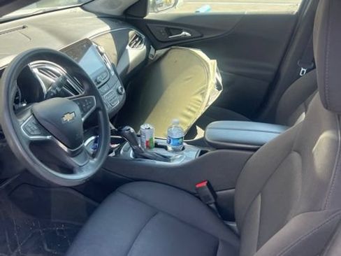 Used 2019 Chevrolet Malibu LT FWD image 3