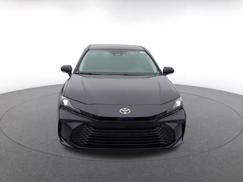 Used 2025 Toyota Camry LE image 4