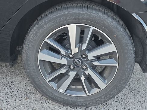 Used 2025 Nissan Versa SV FWD image 12