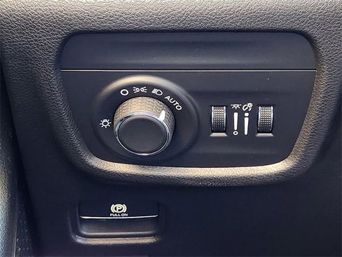 Used 2023 Jeep Grand Cherokee Altitude image 19