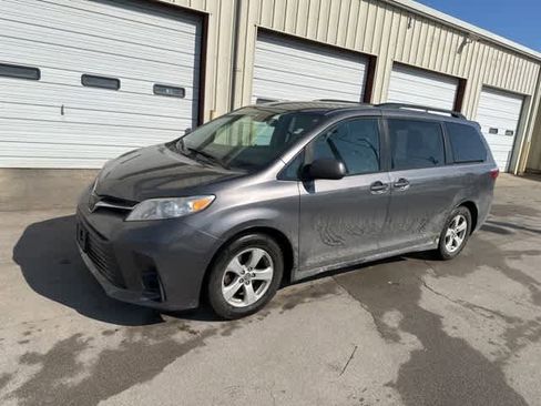 Used 2020 Toyota Sienna LE image 13