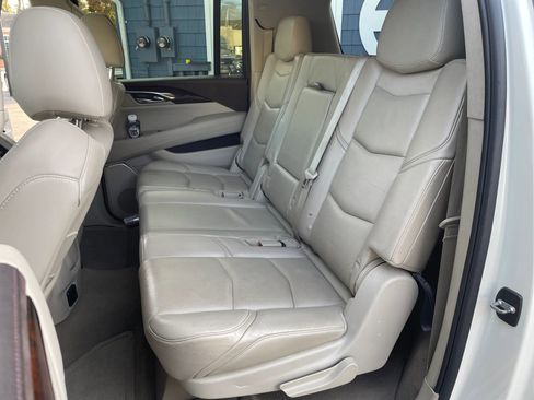Used 2015 Cadillac Escalade ESV Premium image 17