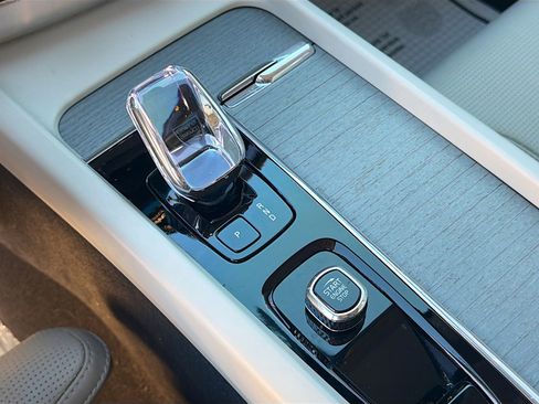 Used 2025 Volvo XC60 B5 Ultra w/ Climate Package image 29