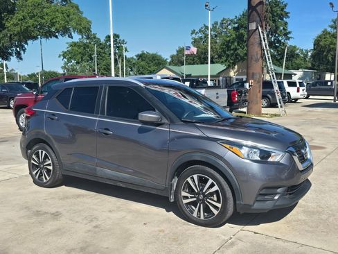 Used 2018 Nissan Kicks SV FWD image 6