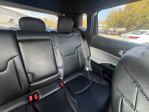 Used 2025 Jeep Compass Limited image 38