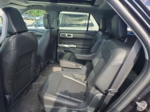 Used 2023 Ford Explorer XLT w/ Equipment Group 202A AWD/4WD image 9