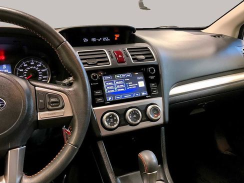 Used 2017 Subaru Crosstrek 2.0i Premium w/ Moonroof Package AWD/4WD image 7