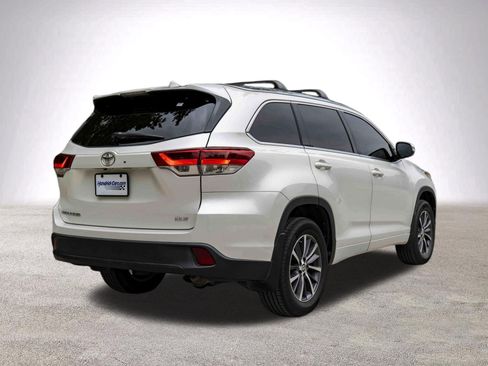 Used 2018 Toyota Highlander XLE image 9