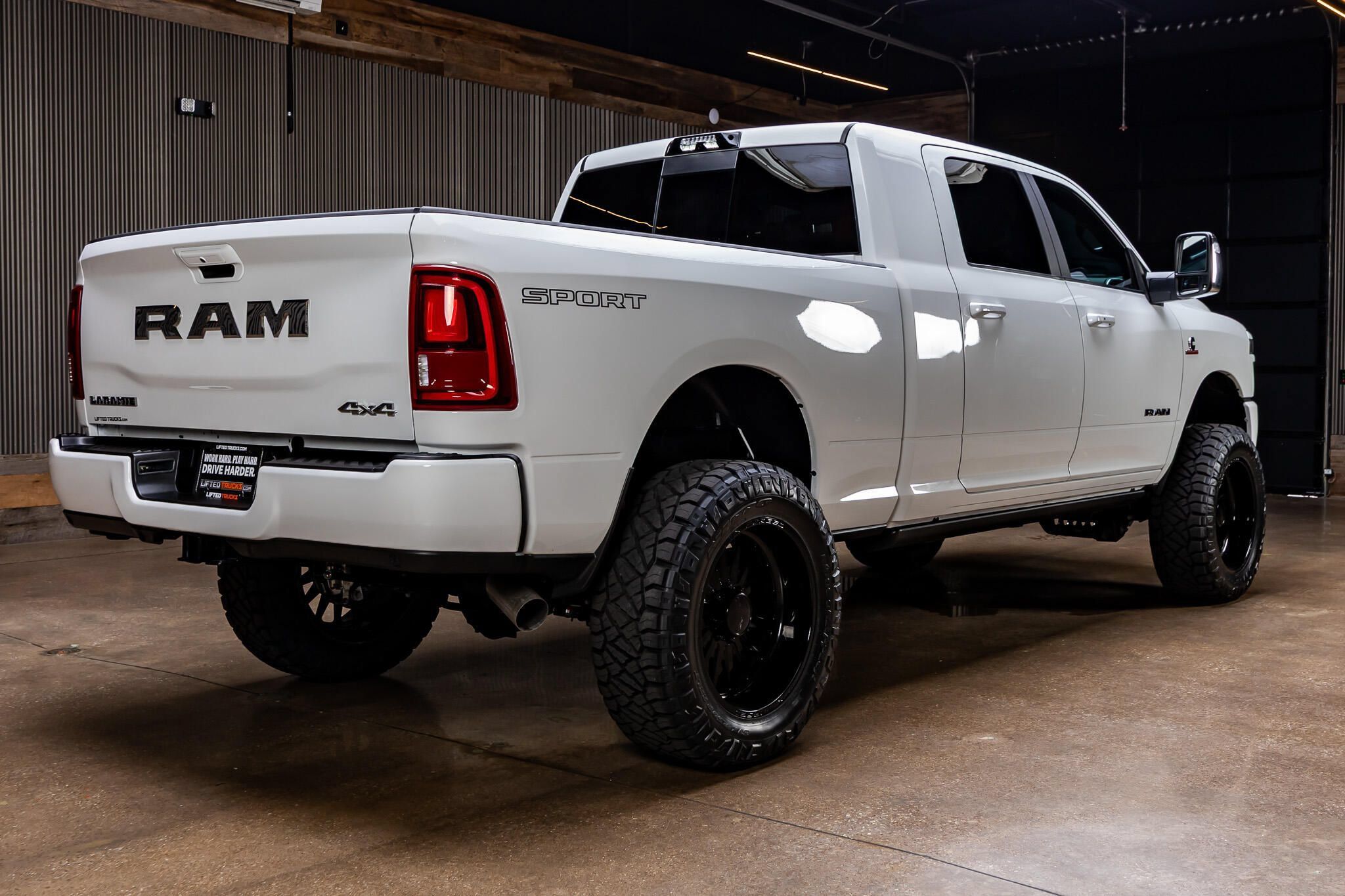 Used 2025 RAM 2500 Laramie AWD/4WD image 10