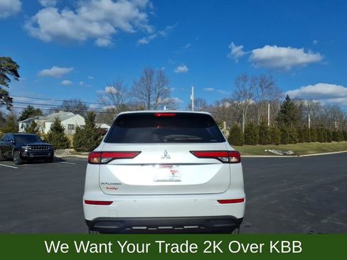 Used 2022 Mitsubishi Outlander ES image 4