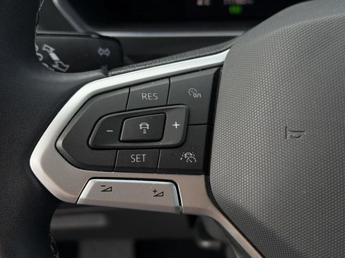 Used 2023 Volkswagen Tiguan SE image 15