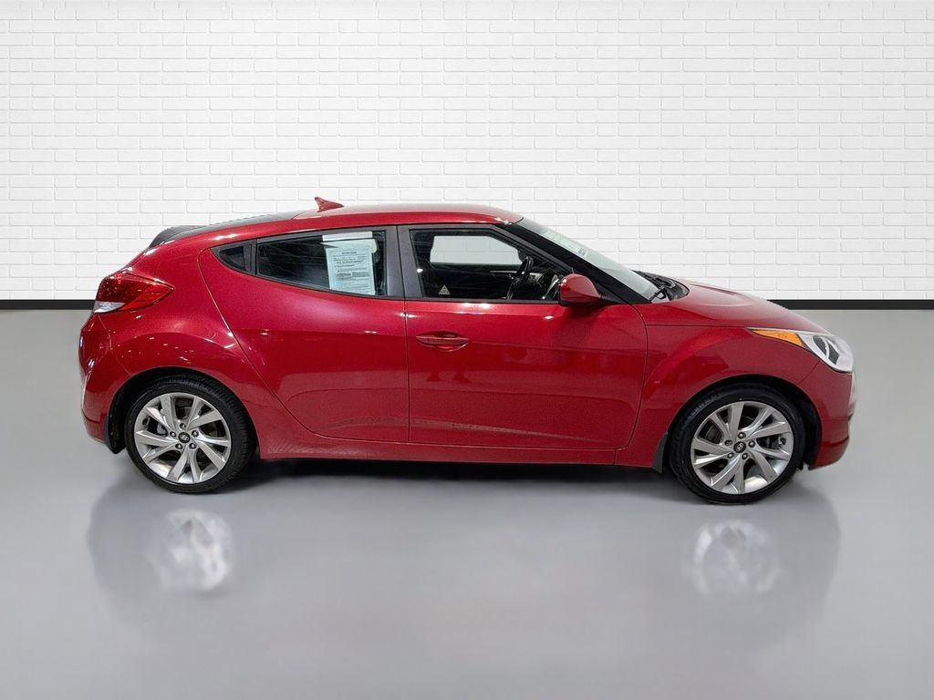 Used 2016 Hyundai Veloster FWD image 7