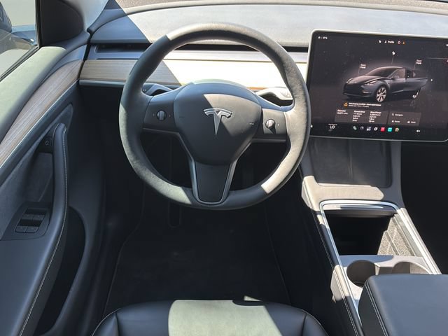 Used 2024 Tesla Model Y Long Range AWD/4WD image 18