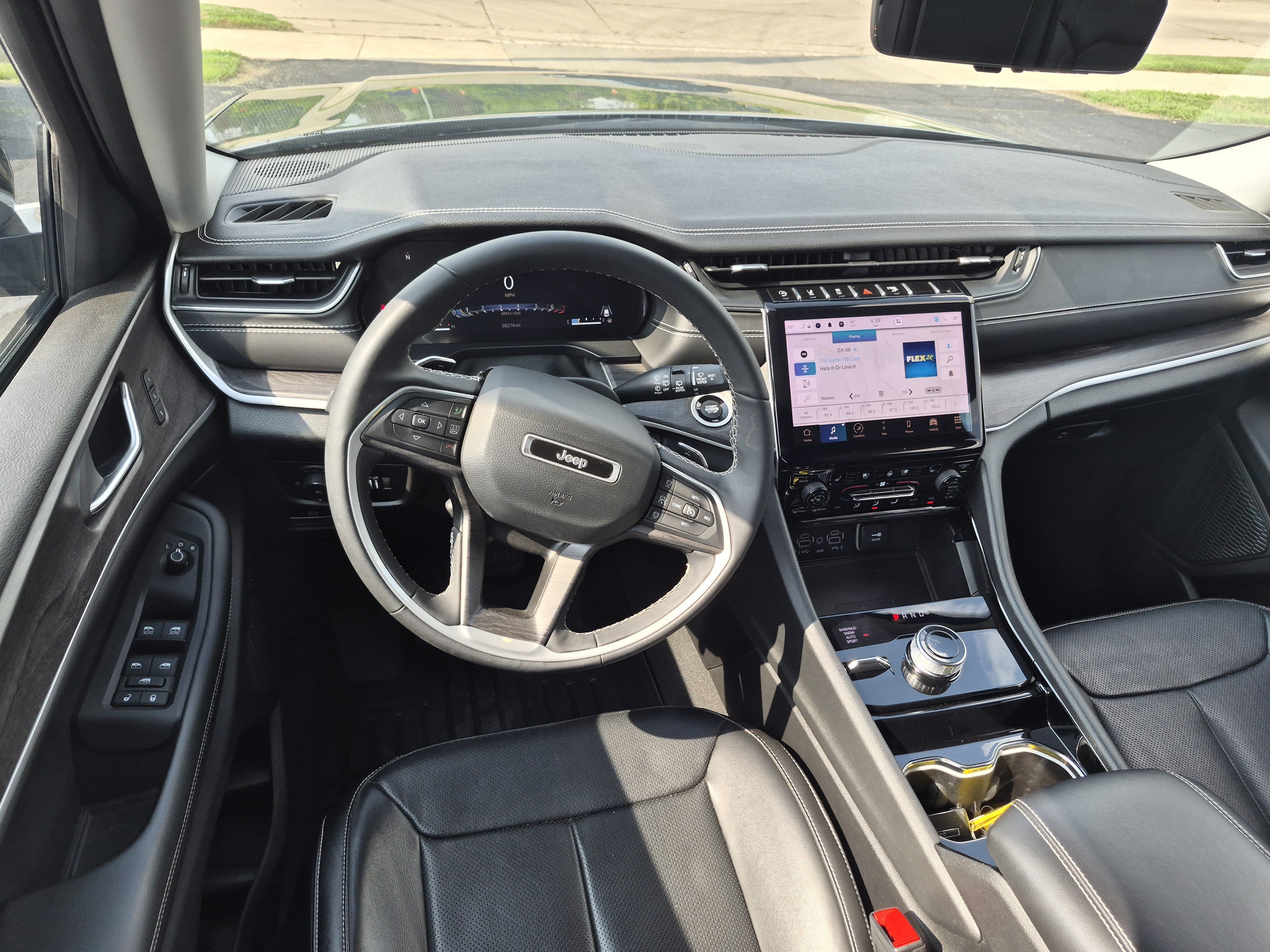 Used 2023 Jeep Grand Cherokee L Limited w/ Luxury Tech Group II AWD/4WD image 18