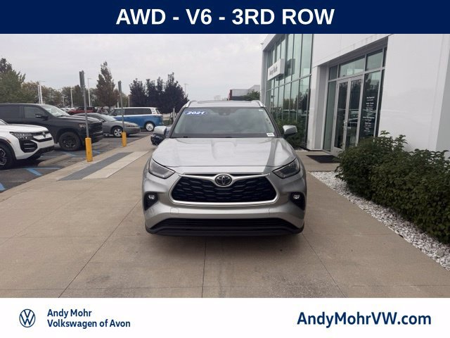 Used 2021 Toyota Highlander XLE AWD/4WD image 2