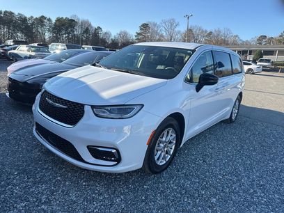 Used 2024 Chrysler Pacifica Touring-L