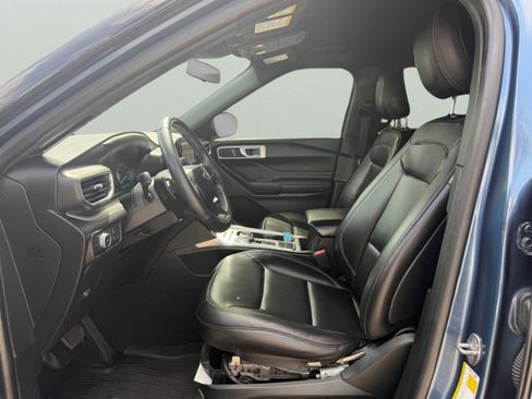 Used 2020 Ford Explorer XLT w/ Equipment Group 202A RWD image 9