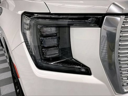 Used 2021 GMC Yukon Denali w/ Denali Premium Package AWD/4WD image 33