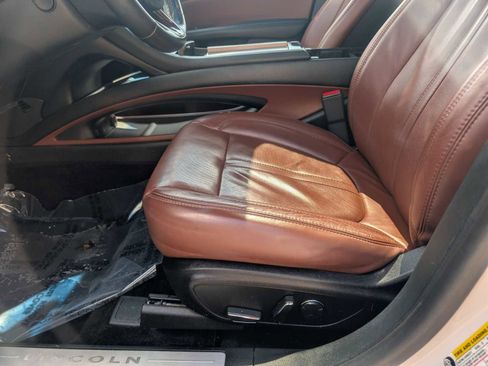 Used 2017 Lincoln MKZ Reserve FWD image 17