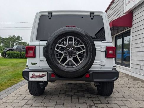 Used 2025 Jeep Wrangler Unlimited Sahara AWD/4WD image 6